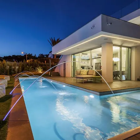 Luxury In Dunas Douradas - Ultra Modern 4 Bedroom - Rooftop Sun Deck - Perfect Luxury Villa